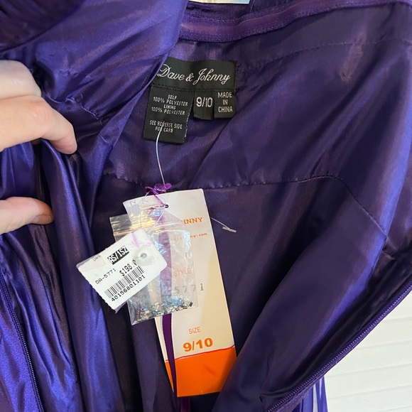 Brand new gown - Picture 4 of 5